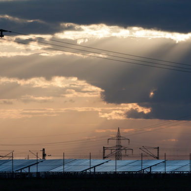 20% pudotus Euroopan aurinkosähköasennuksissa – koko maailmassa 50% kasvu